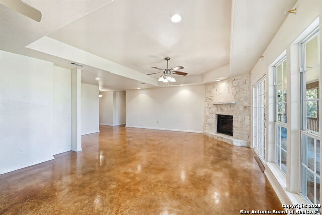 Listing photo id 6 for 1095 Stallion Springs