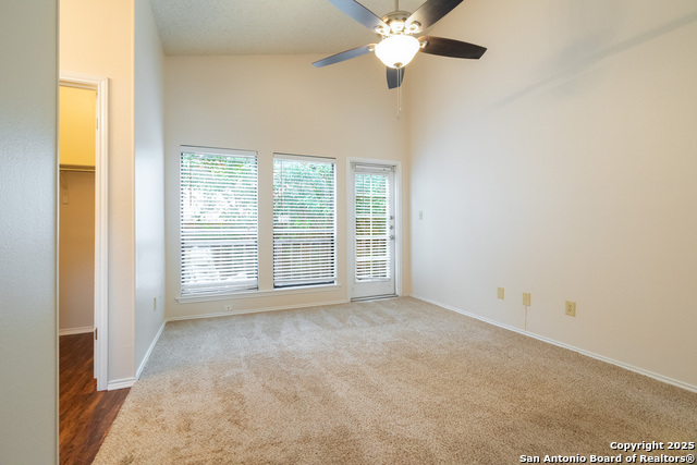 Listing photo id 8 for 6404 Brook Cv