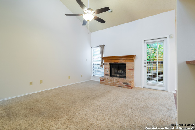 Listing photo id 11 for 6404 Brook Cv