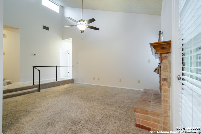 Listing photo id 12 for 6404 Brook Cv