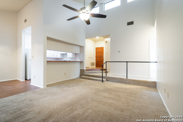 Listing photo id 16 for 6404 Brook Cv