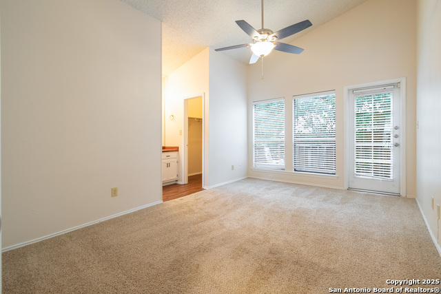 Listing photo id 19 for 6404 Brook Cv