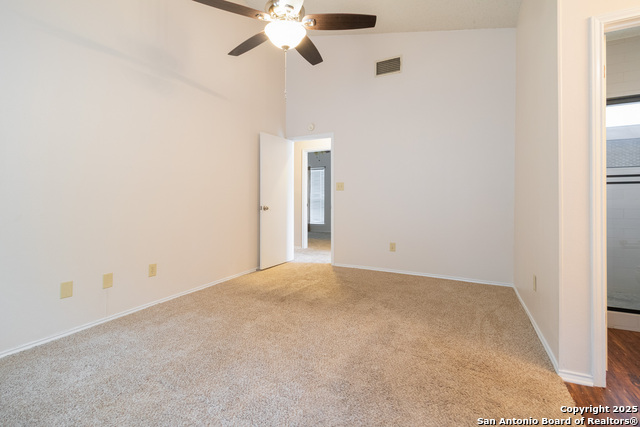 Listing photo id 20 for 6404 Brook Cv