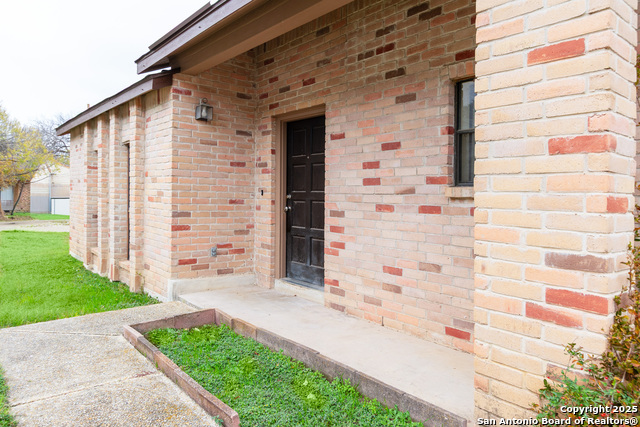 Listing photo id 25 for 6404 Brook Cv