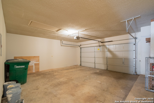 Listing photo id 27 for 6404 Brook Cv