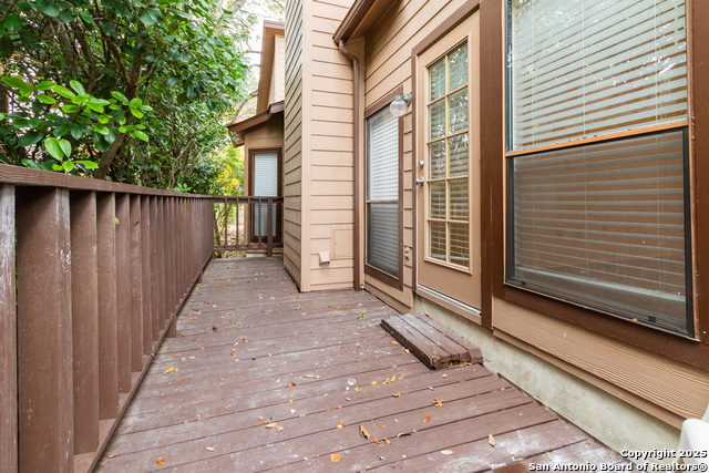 Listing photo id 32 for 6404 Brook Cv