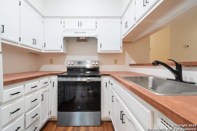 Listing photo id 4 for 6404 Brook Cv