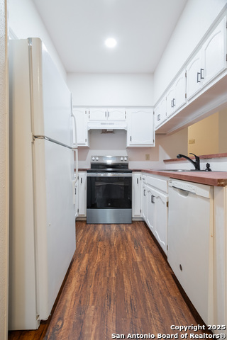 Listing photo id 5 for 6404 Brook Cv