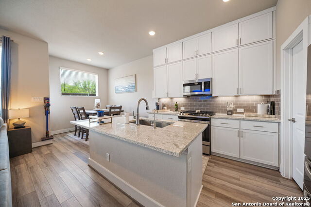 Image 10 of 34 For 8851 Oakland Rd  18