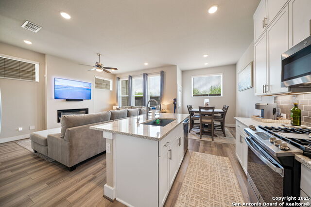 Image 11 of 34 For 8851 Oakland Rd  18