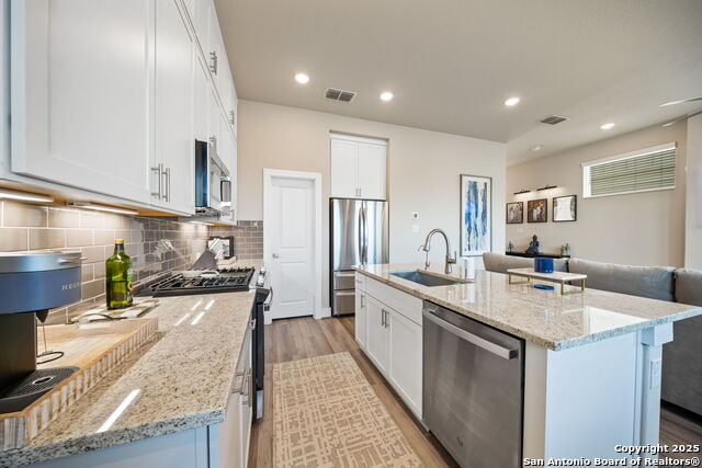 Image 12 of 34 For 8851 Oakland Rd  18