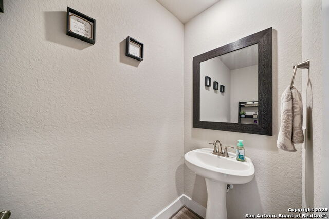 Image 16 of 34 For 8851 Oakland Rd  18