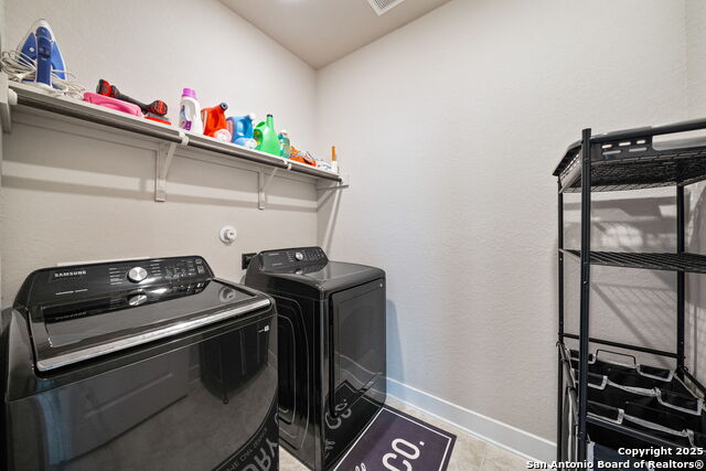 Image 17 of 34 For 8851 Oakland Rd  18