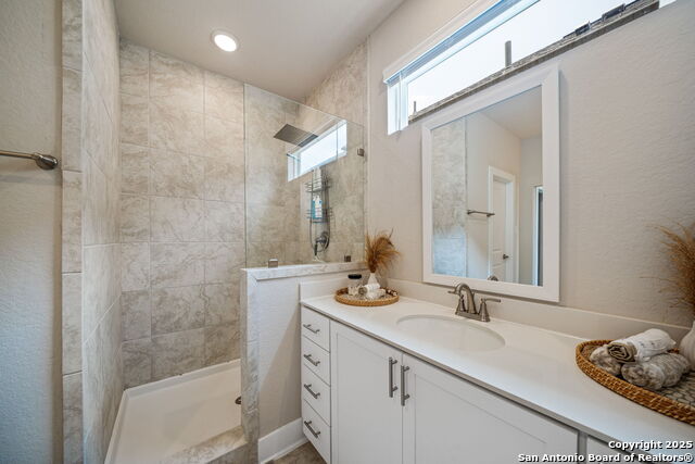 Image 22 of 34 For 8851 Oakland Rd  18