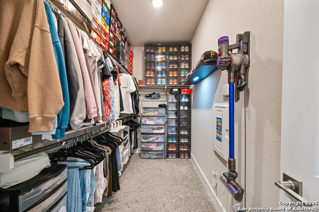 Image 23 of 34 For 8851 Oakland Rd  18