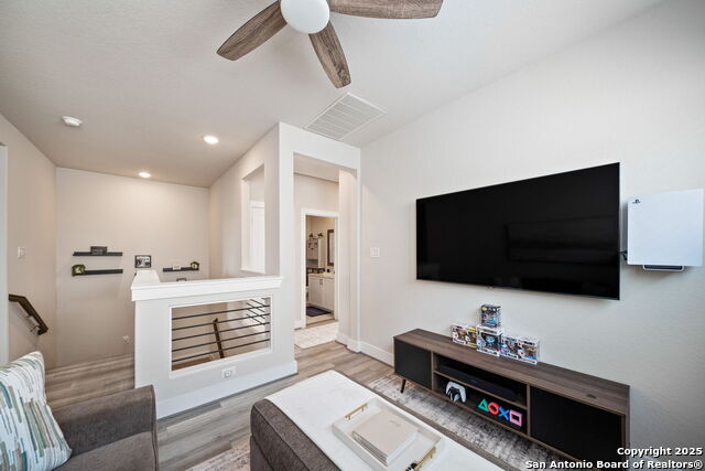 Image 28 of 34 For 8851 Oakland Rd  18