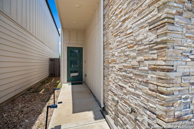 Image 4 of 34 For 8851 Oakland Rd  18