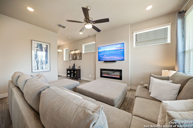 Image 8 of 34 For 8851 Oakland Rd  18