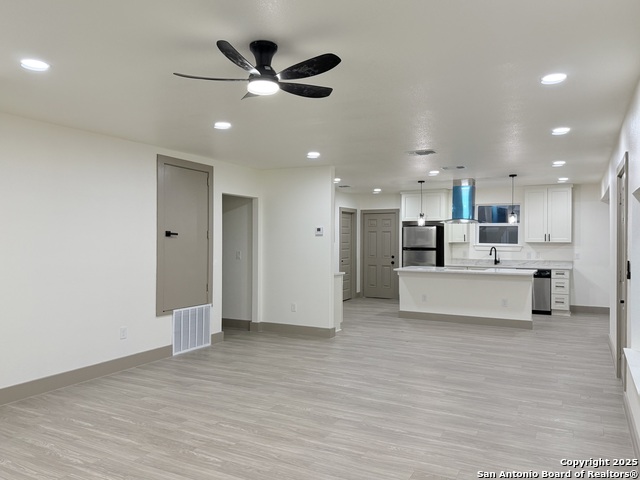 Image 3 of 20 For 422 Merry Ann