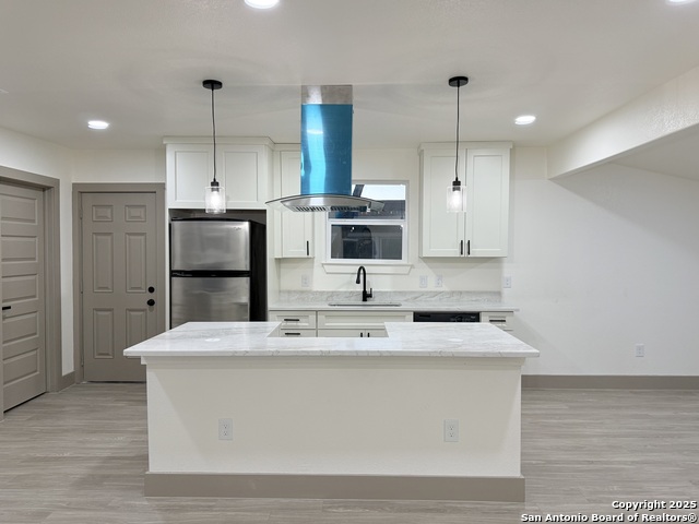 Image 4 of 20 For 422 Merry Ann