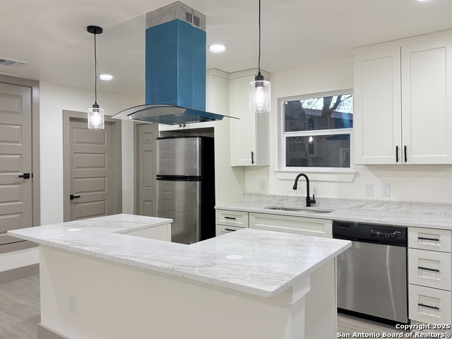 Image 5 of 20 For 422 Merry Ann