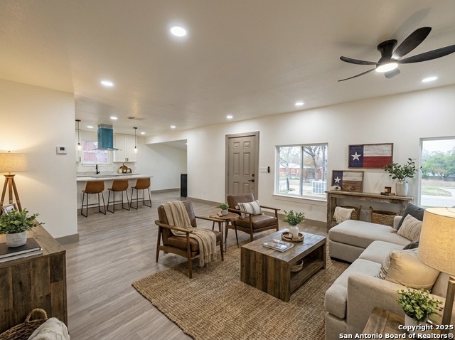 Image 7 of 20 For 422 Merry Ann