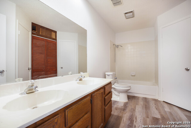 Listing photo id 15 for 9646 Bratton