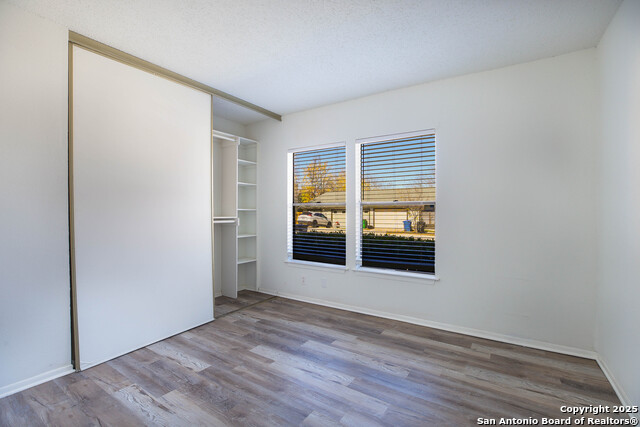 Listing photo id 17 for 9646 Bratton