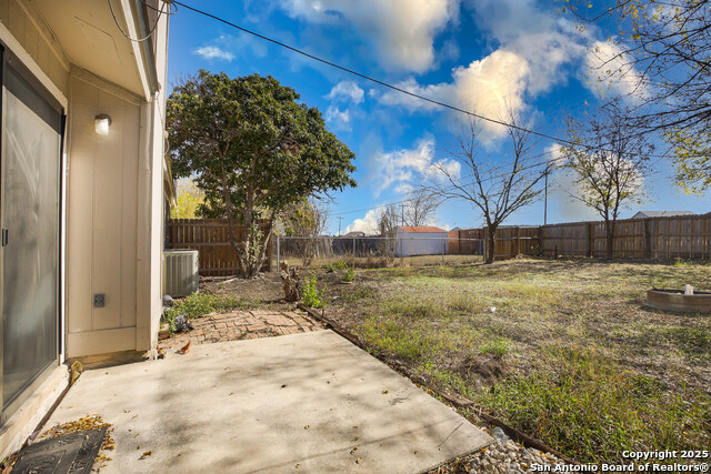 Listing photo id 19 for 9646 Bratton