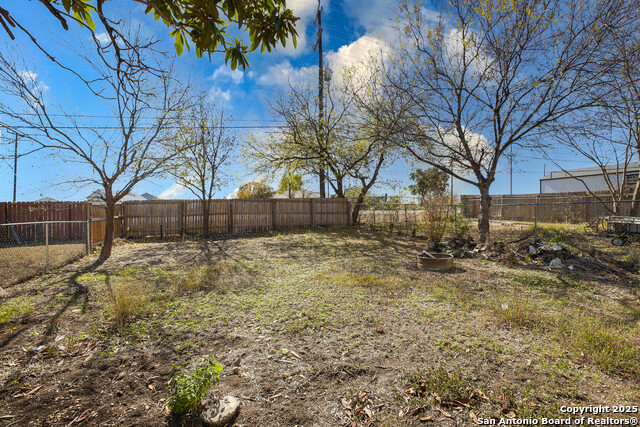 Listing photo id 21 for 9646 Bratton