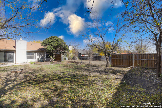 Listing photo id 22 for 9646 Bratton