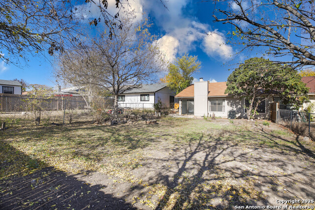 Listing photo id 23 for 9646 Bratton