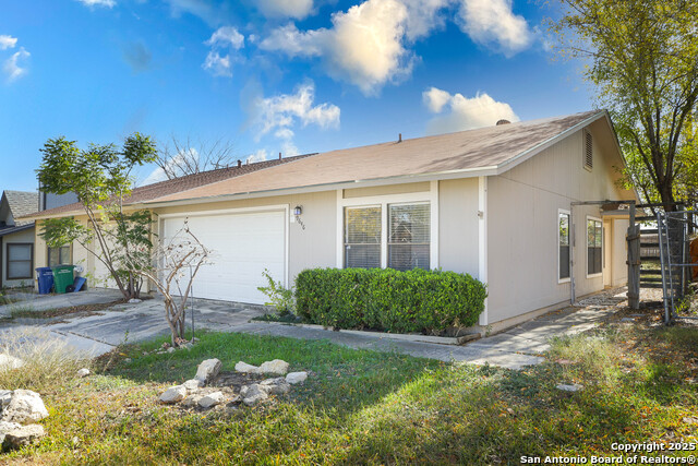 Listing photo id 1 for 9646 Bratton