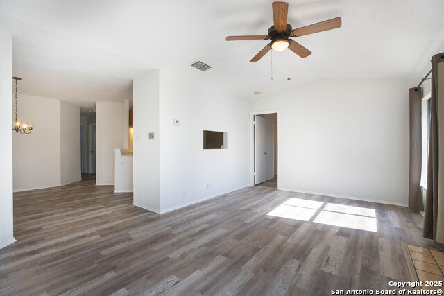 Listing photo id 5 for 9646 Bratton