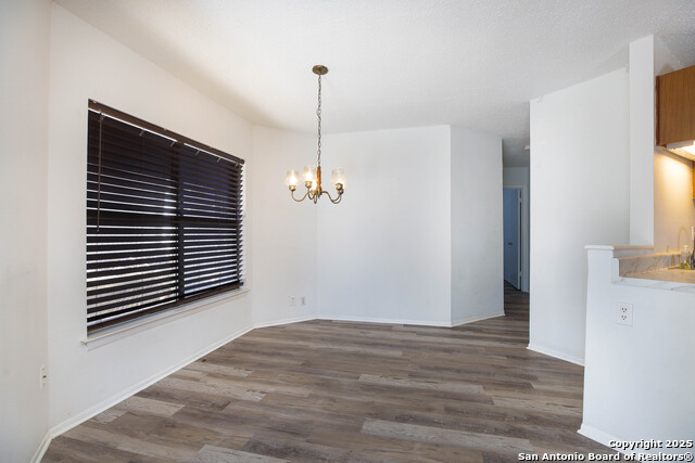 Listing photo id 7 for 9646 Bratton