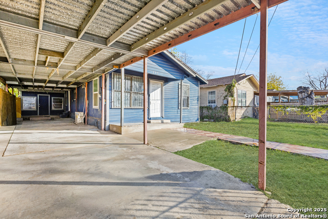 Listing photo id 2 for 321 Huntington