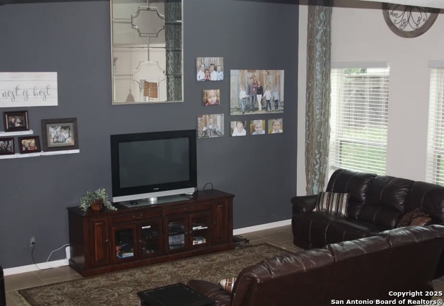 Image 5 of 6 For 4580 Split Oak