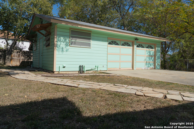 Image 5 of 19 For 4707 Erin  