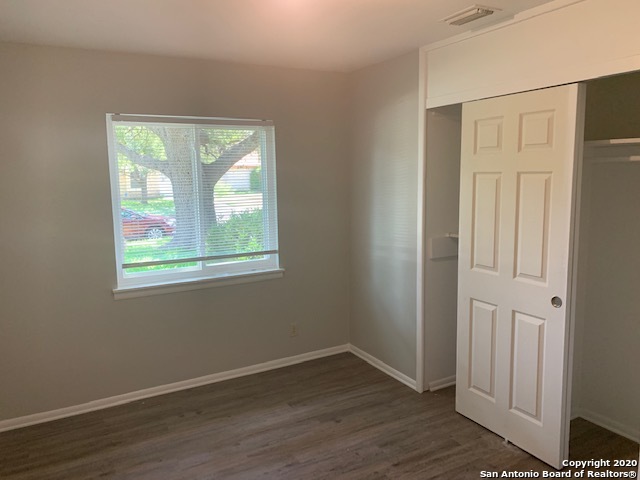 Image 8 of 12 For 4127 Hunters Gln