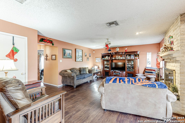 Image 15 of 30 For 2215 Sun Wood