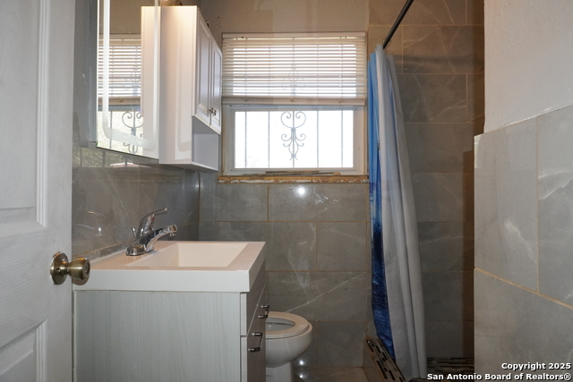 Image 15 of 36 For 257 Longview Dr