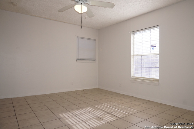 Image 19 of 36 For 257 Longview Dr