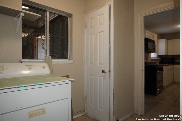 Image 23 of 36 For 257 Longview Dr