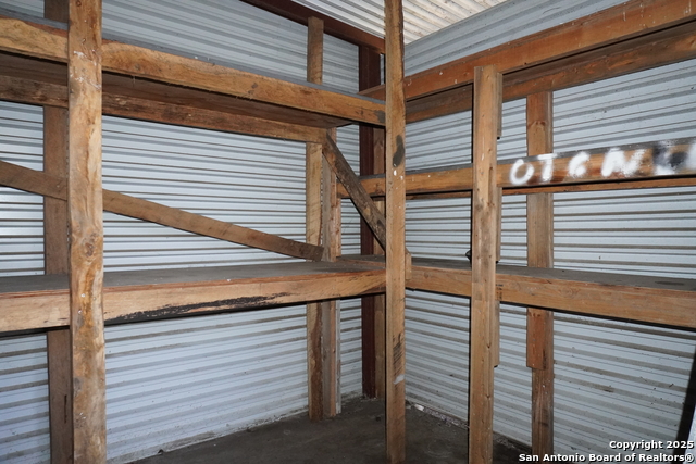 Image 25 of 36 For 257 Longview Dr