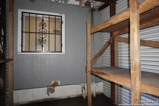 Image 26 of 36 For 257 Longview Dr