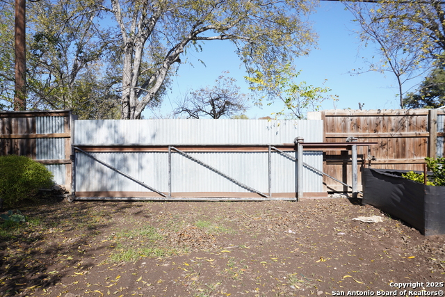 Image 32 of 36 For 257 Longview Dr