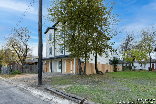 Image 2 of 7 For 726 Arthur St.