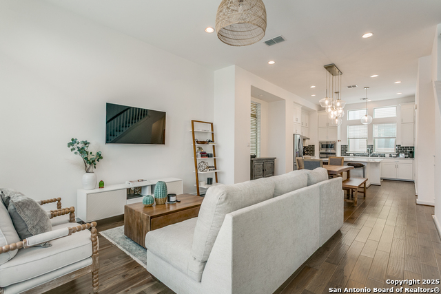 Image 11 of 36 For 132 Humphrey