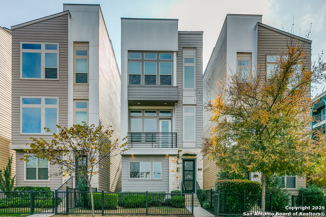 Image 2 of 36 For 132 Humphrey