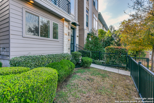 Image 3 of 36 For 132 Humphrey